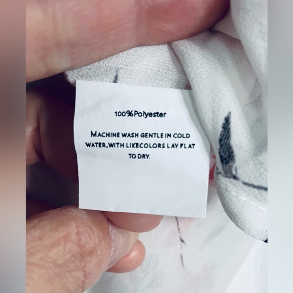 Medium semi sheer EUC blouse - Picture 2 of 6